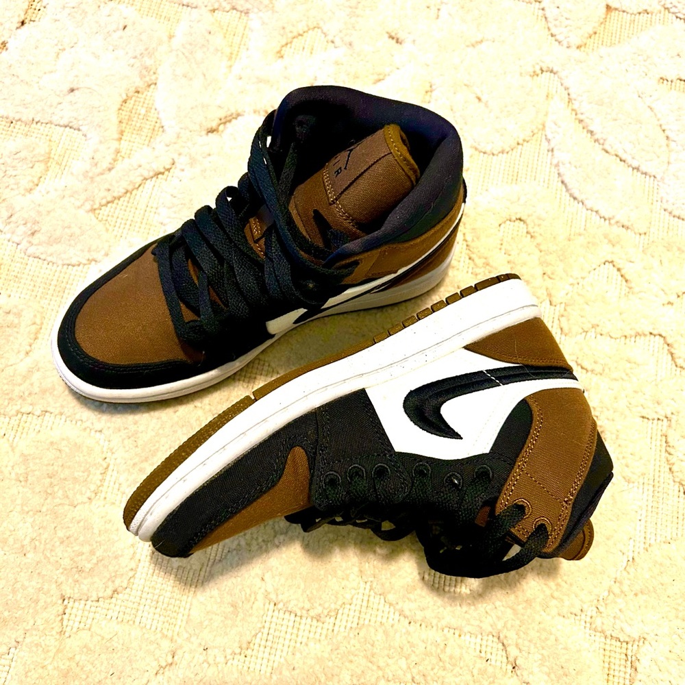 Women’s Nike Air Jordan 1 Mid SE Sneakers Olive White Black Canvas size 5